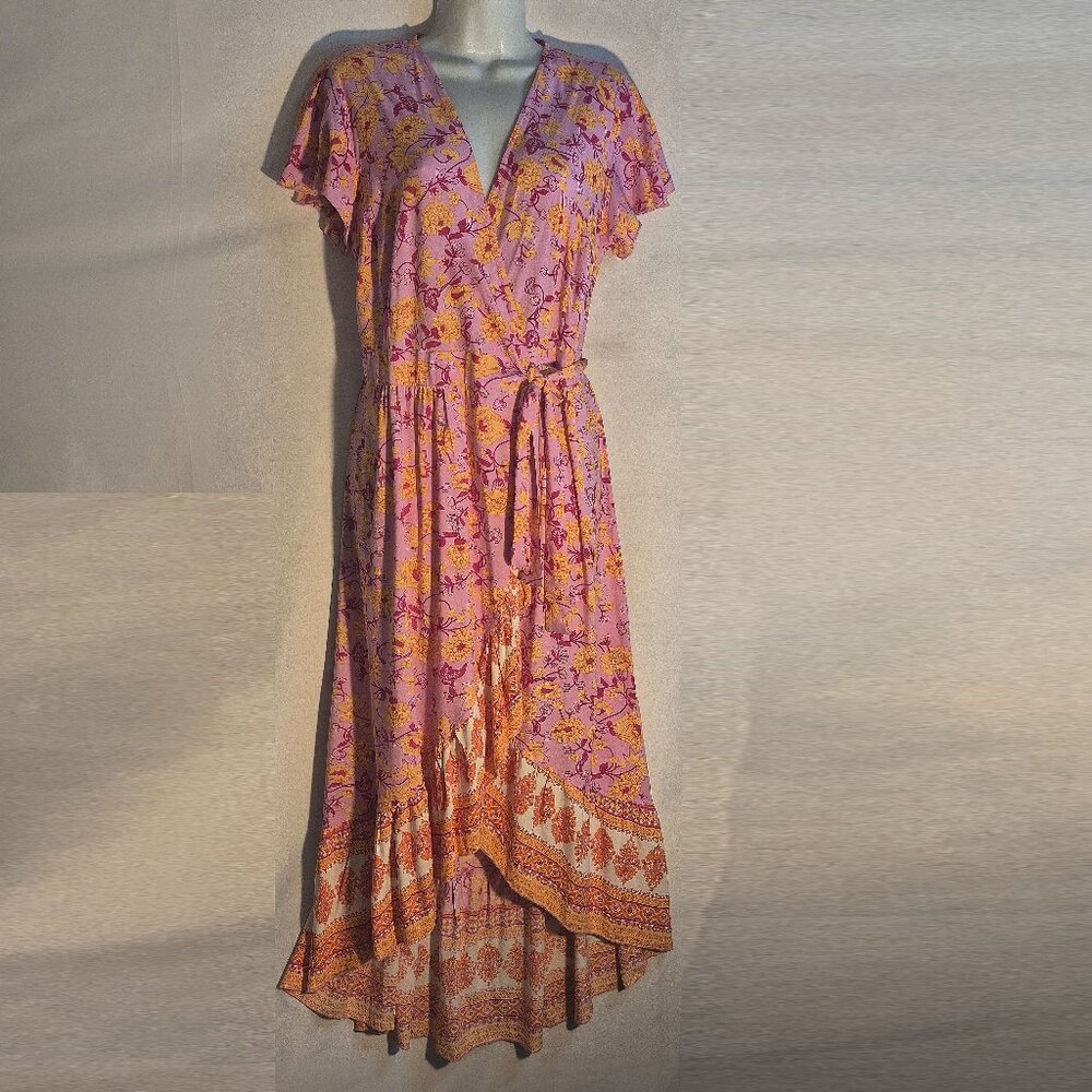 ZESICA wrap-around maxi dress. floral design & ruffles, Lavender-gold, Small
